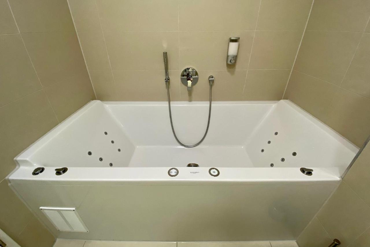Alpen-Panorama Suite - Einzigartige Privatsuite Hoch Ueber Muenchen, 12Tes Og, Alpenblick, Loggia, Whirlpool, 15 Minuten Zum Zentrum, Ruhe Und Erholung In Der Stadt Muenchen Fuer Privat Und Geschaeftlich Reisende Eksteriør billede